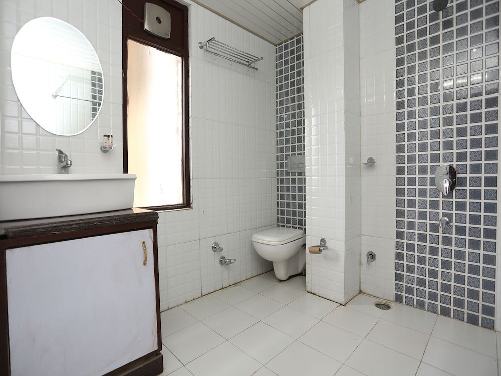 OYO 19342 Shyam Regency Suite, 1 King Bed 5