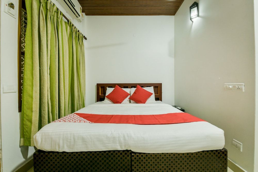 undefined OYO 19587 Chembil Residency 9