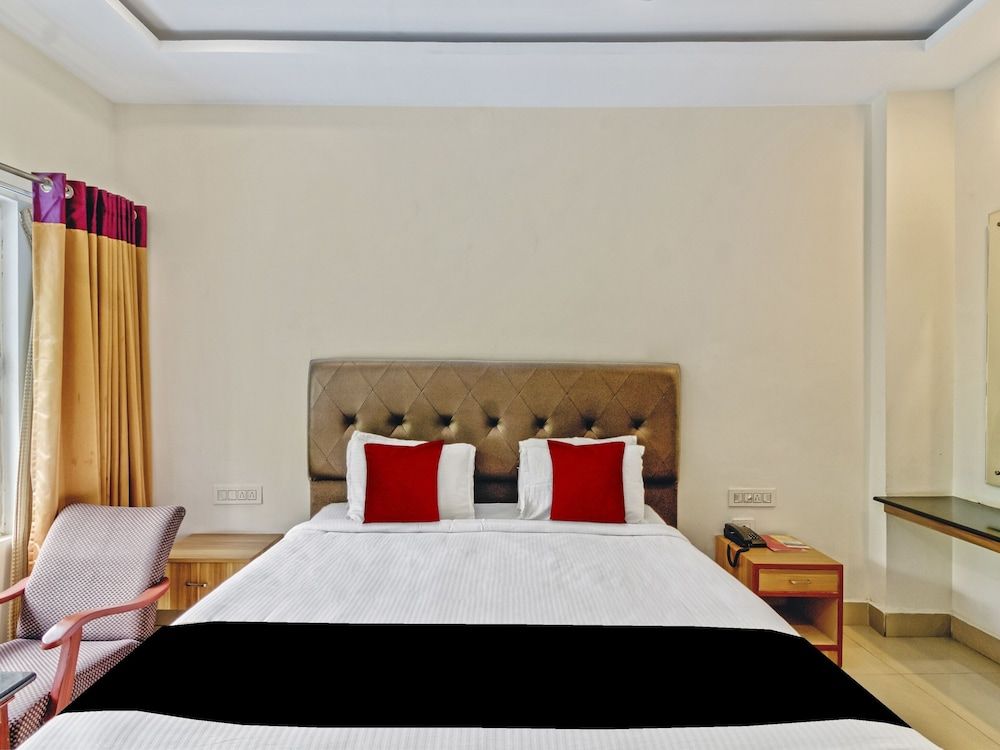 Capital O 43238 The Taj Regency Double or Twin Room 4