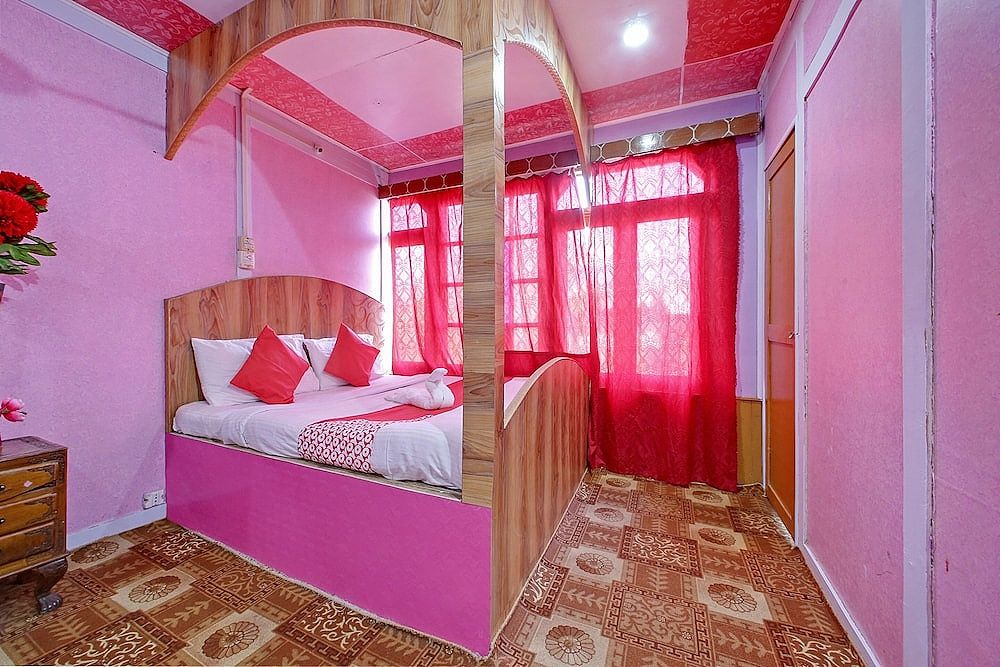OYO 6410 Amina HouseBoat Suite, 1 King Bed 4