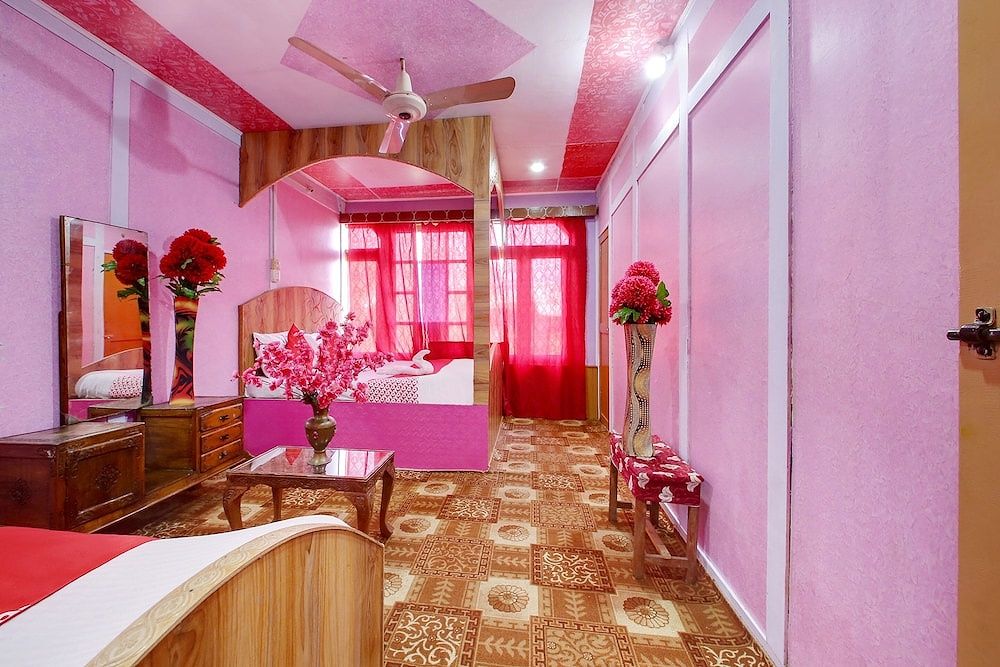 OYO 6410 Amina HouseBoat Double or Twin Room 4