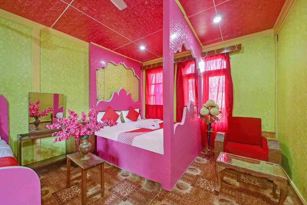 OYO 6410 Amina HouseBoat Suite, 1 King Bed