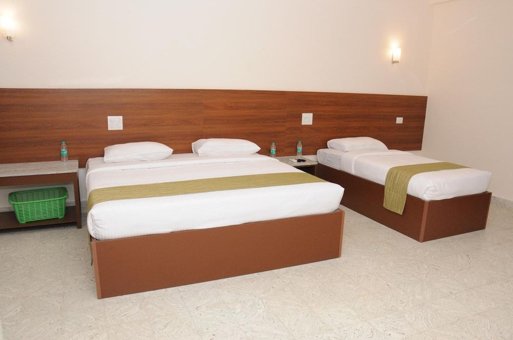 SREE PARTHI HOTEL Suite Room