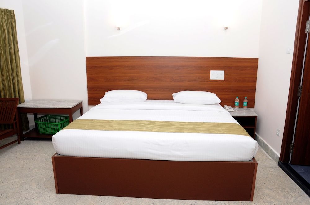 SREE PARTHI HOTEL DELUXE ROOM 2