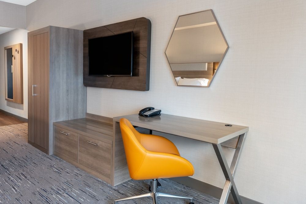 undefined Holiday Inn Express & Suites Vaughan-Southwest by IHG 10