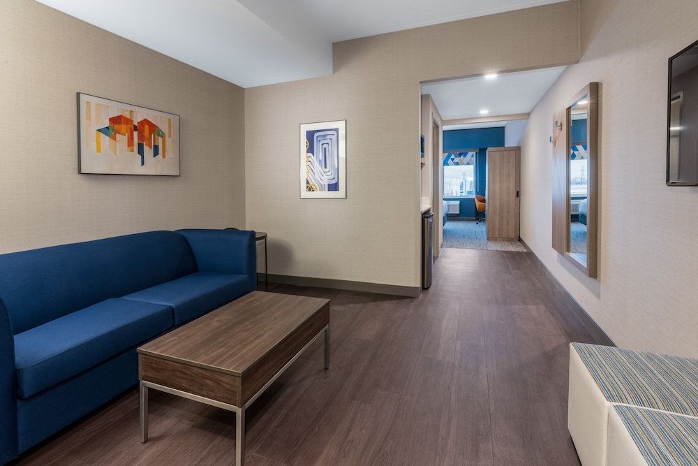 undefined Holiday Inn Express & Suites Vaughan-Southwest by IHG 2
