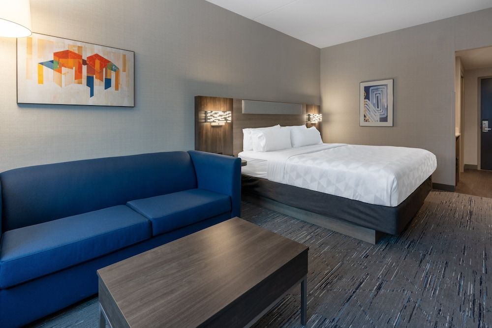 undefined Holiday Inn Express & Suites Vaughan-Southwest by IHG 4