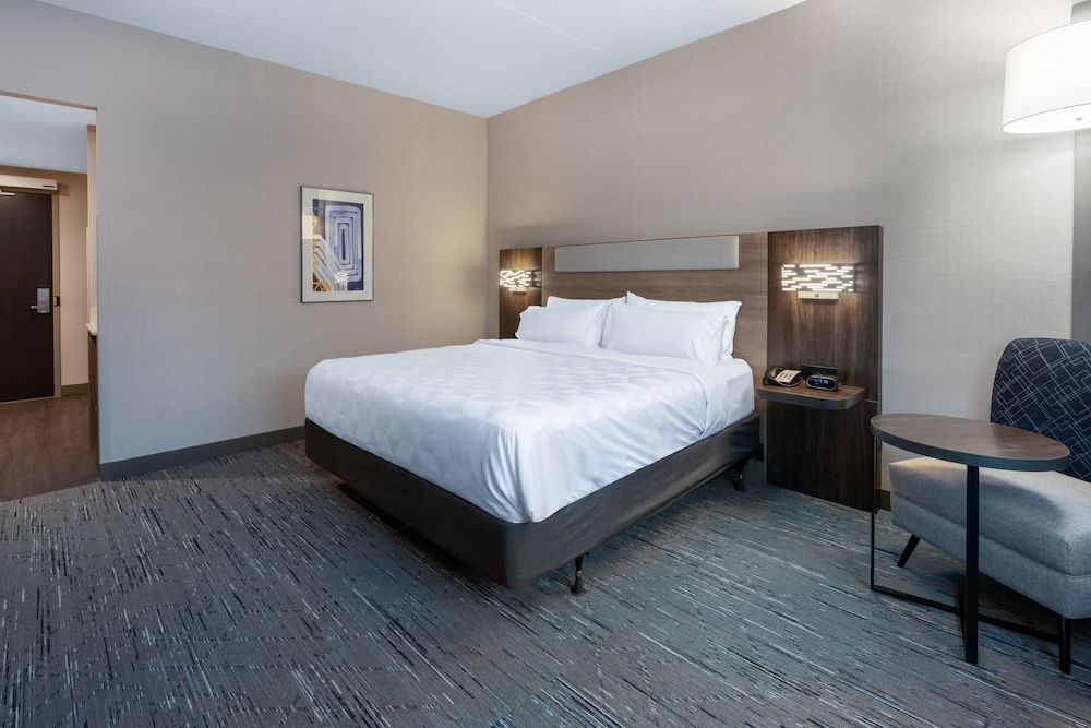 undefined Holiday Inn Express & Suites Vaughan-Southwest by IHG 3