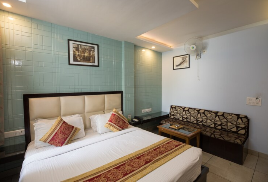 D2M Hotel Super Deluxe