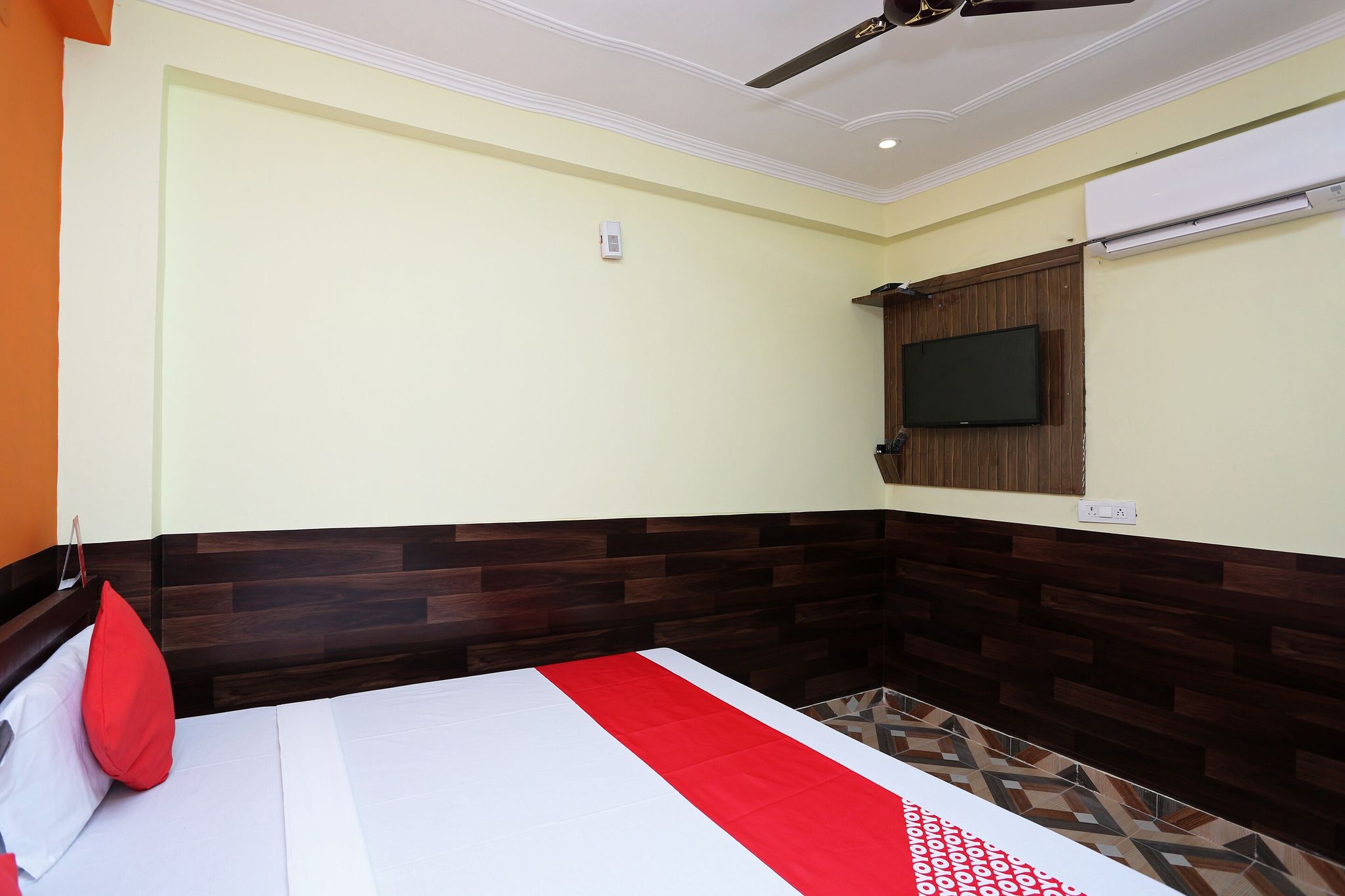OYO Flagship Radhika Guest House Classic 14