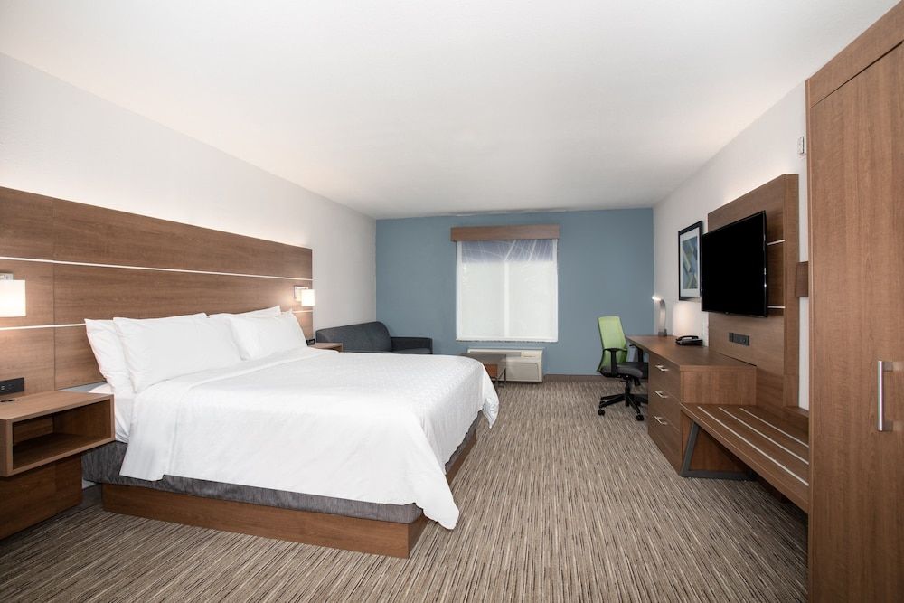 Suite, 1 King Bed, Accessible (Mobility Tub)