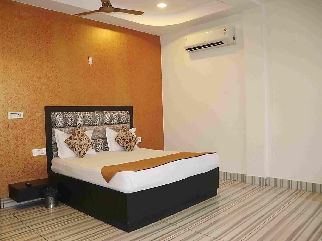 undefined  Hotel Golden Sand 4