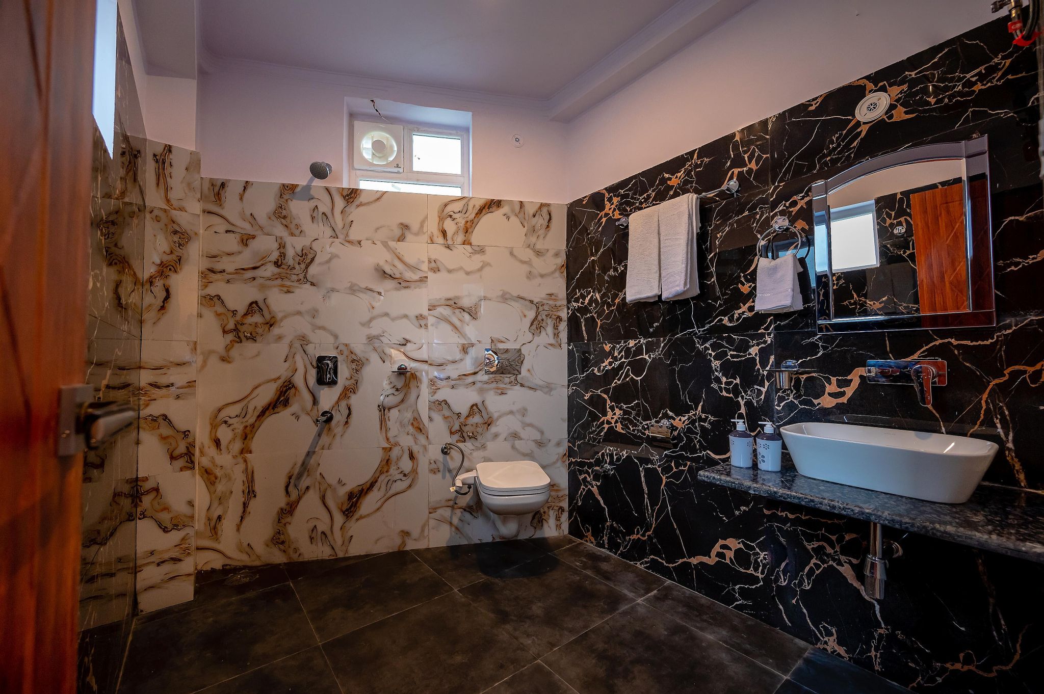 Deluxe Room with Mountain View