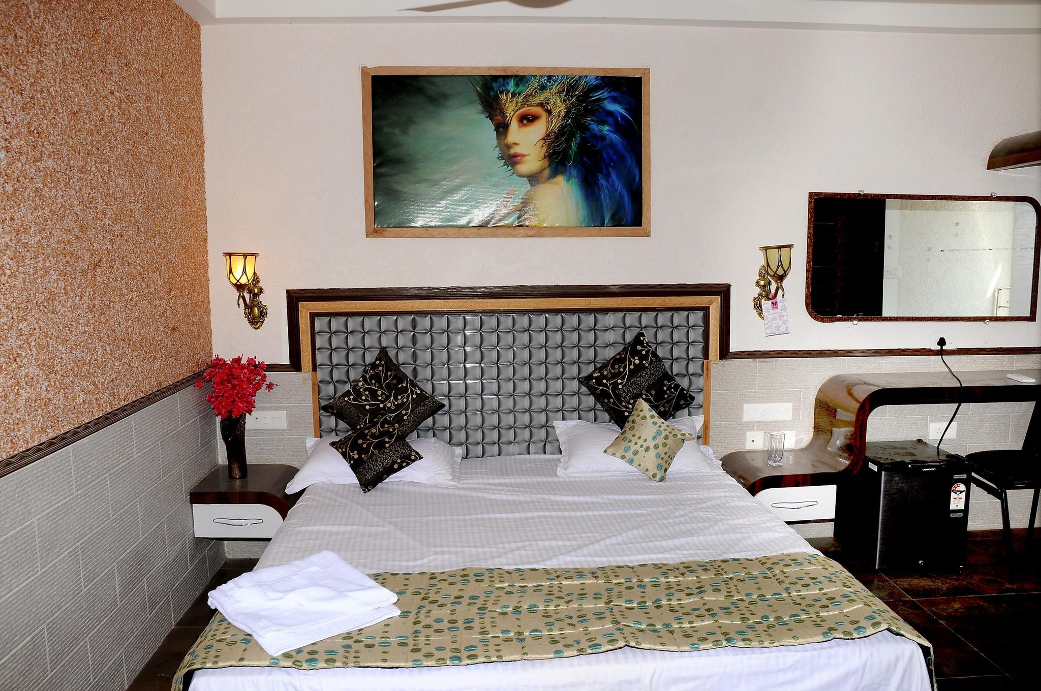 DELUXE ROOM.