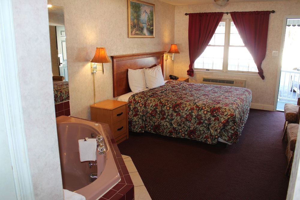 Highlander Motor Inn Atlantic City Deluxe Room, 1 King Bed, Non Smoking, Jetted Tub 2