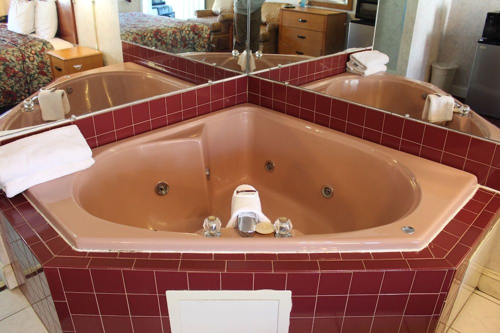 Highlander Motor Inn Atlantic City Deluxe Room, 1 King Bed, Non Smoking, Jetted Tub 8