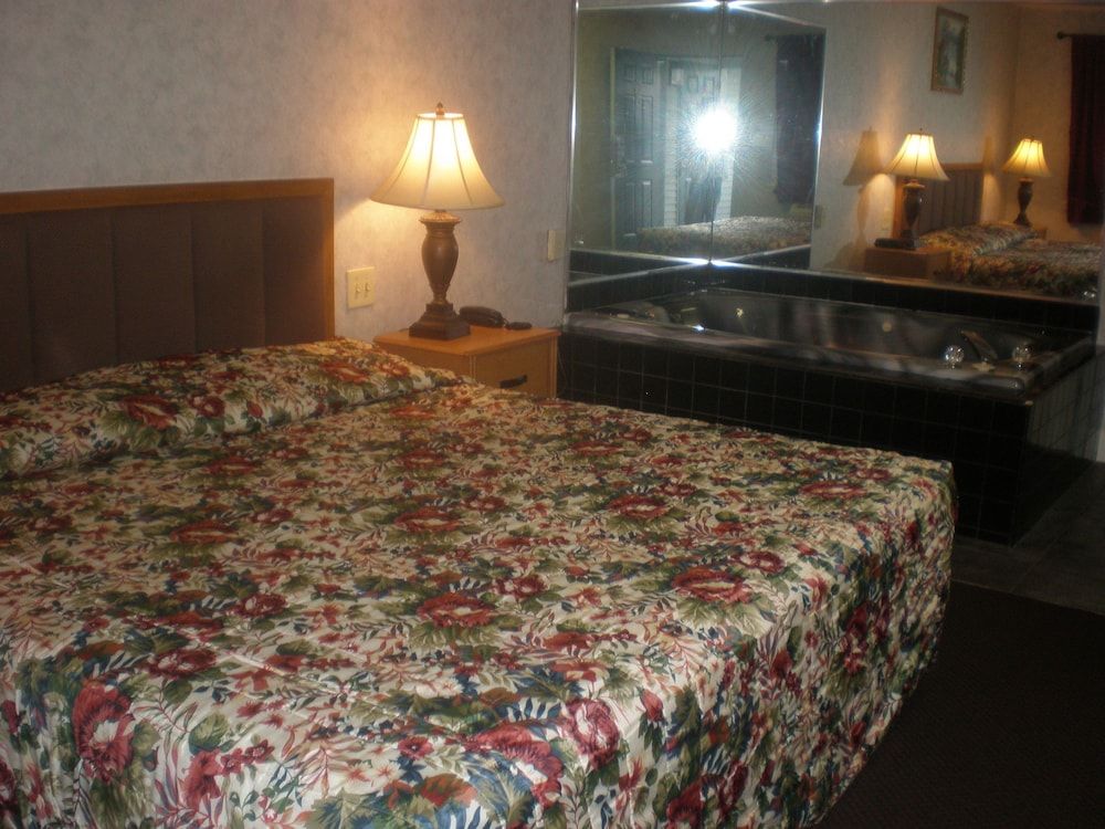 Highlander Motor Inn Atlantic City Deluxe Room, 1 King Bed, Non Smoking, Jetted Tub 4