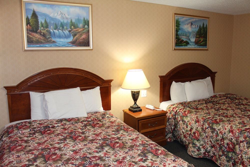 Highlander Motor Inn Atlantic City Deluxe Room, 2 Double Beds, Non Smoking, Refrigerator & Microwave 4