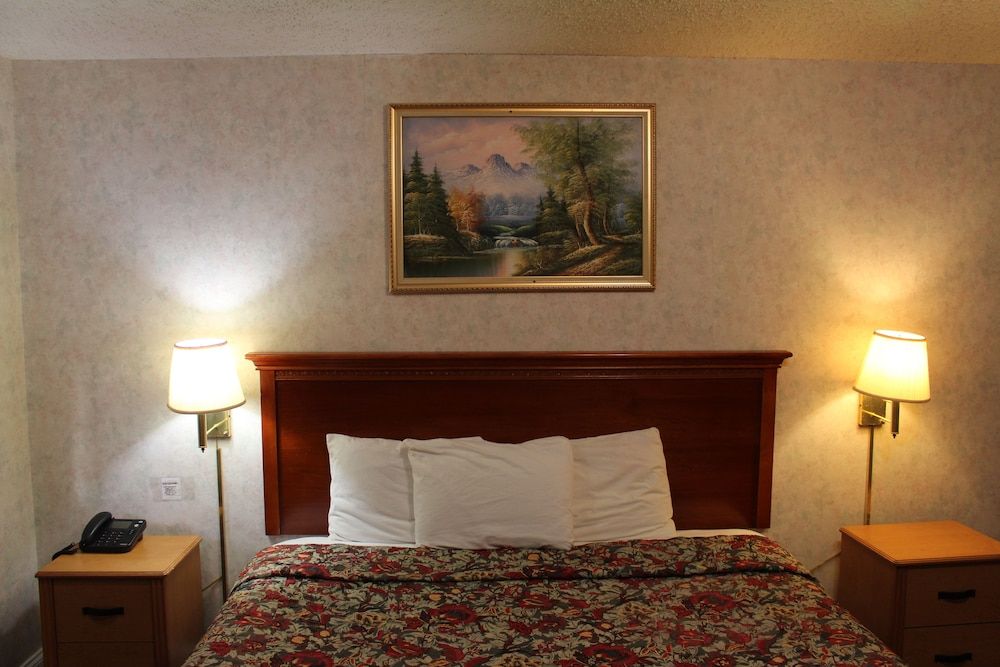 Highlander Motor Inn Atlantic City Deluxe Room, 1 King Bed, Smoking, Refrigerator & Microwave 5