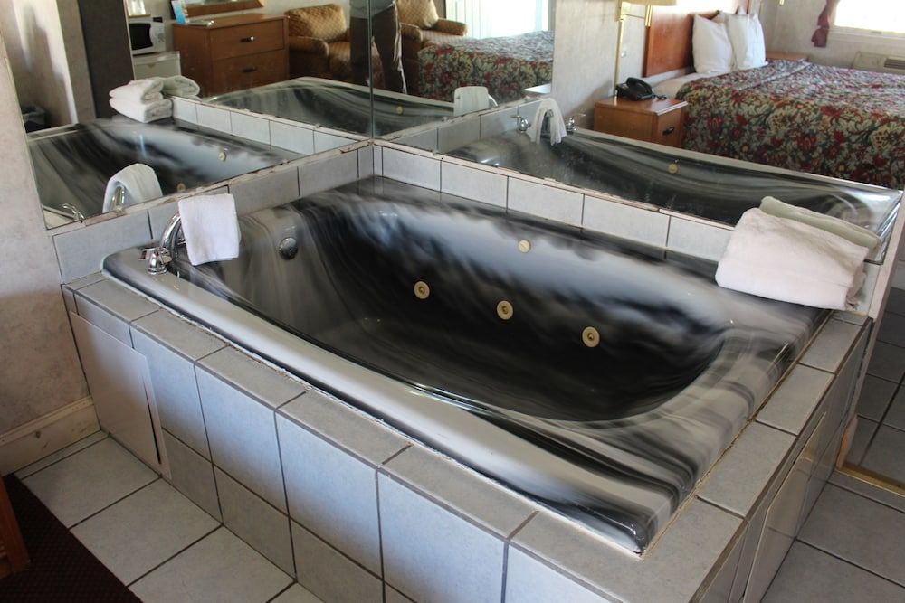 Highlander Motor Inn Atlantic City Deluxe Room, 1 King Bed, Non Smoking, Jetted Tub 7