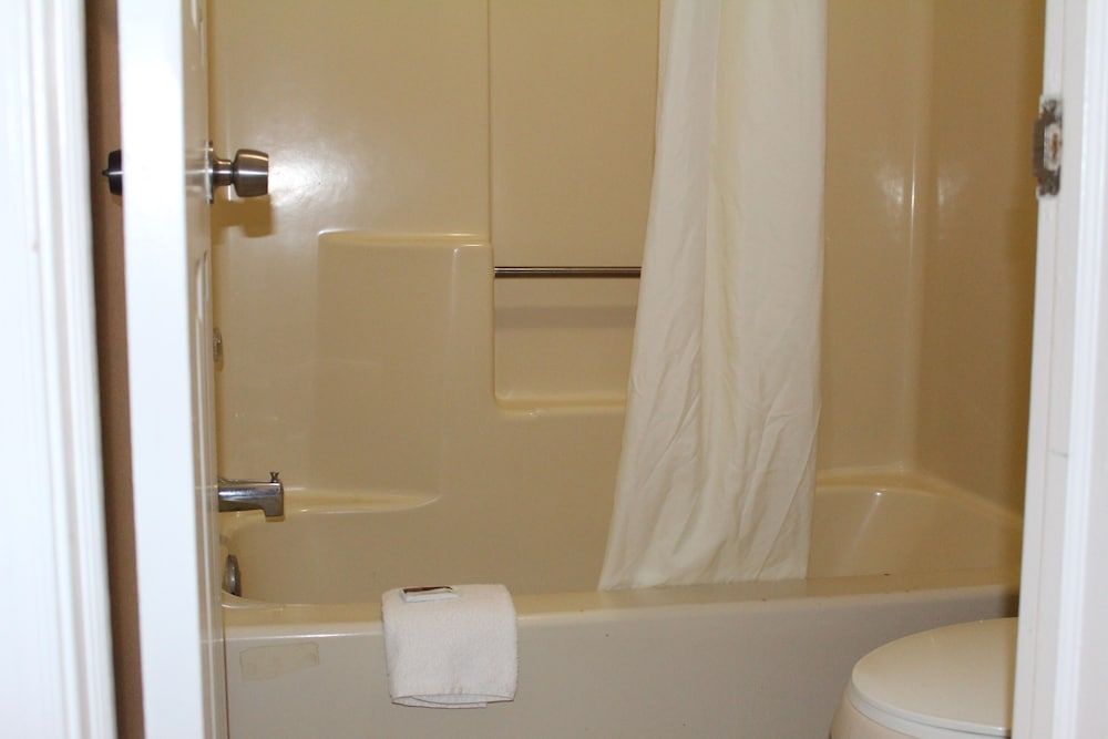 Highlander Motor Inn Atlantic City Deluxe Room, 2 Double Beds, Non Smoking, Refrigerator & Microwave 6