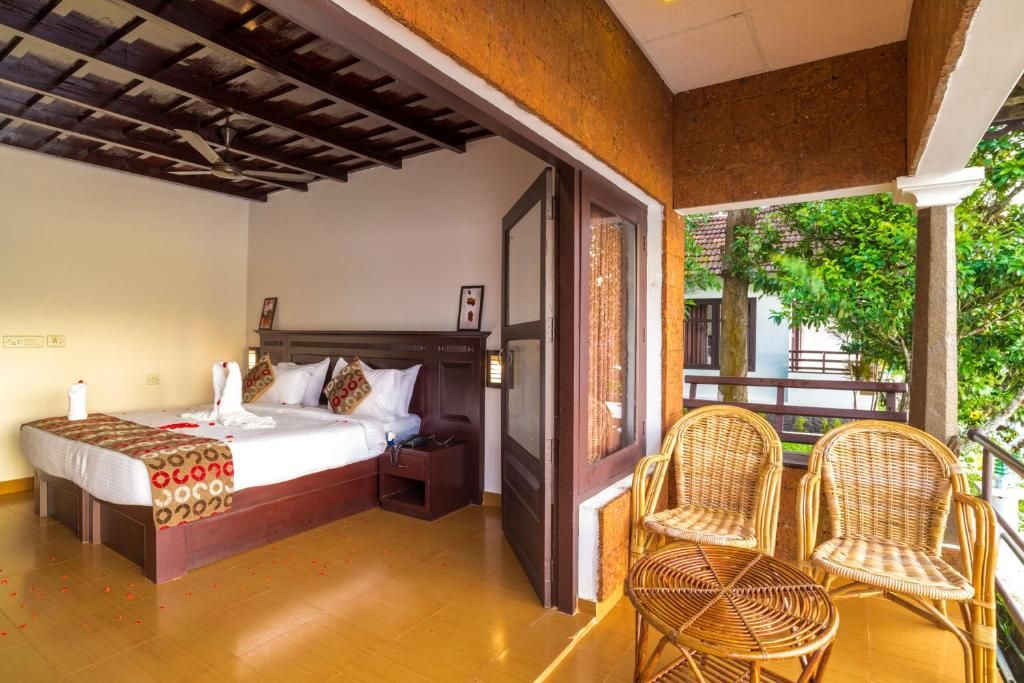 Lake View Cottage With Balcony