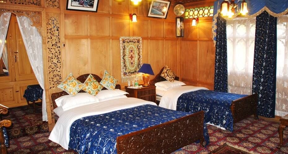 undefined New Sea Palace Houseboat 5