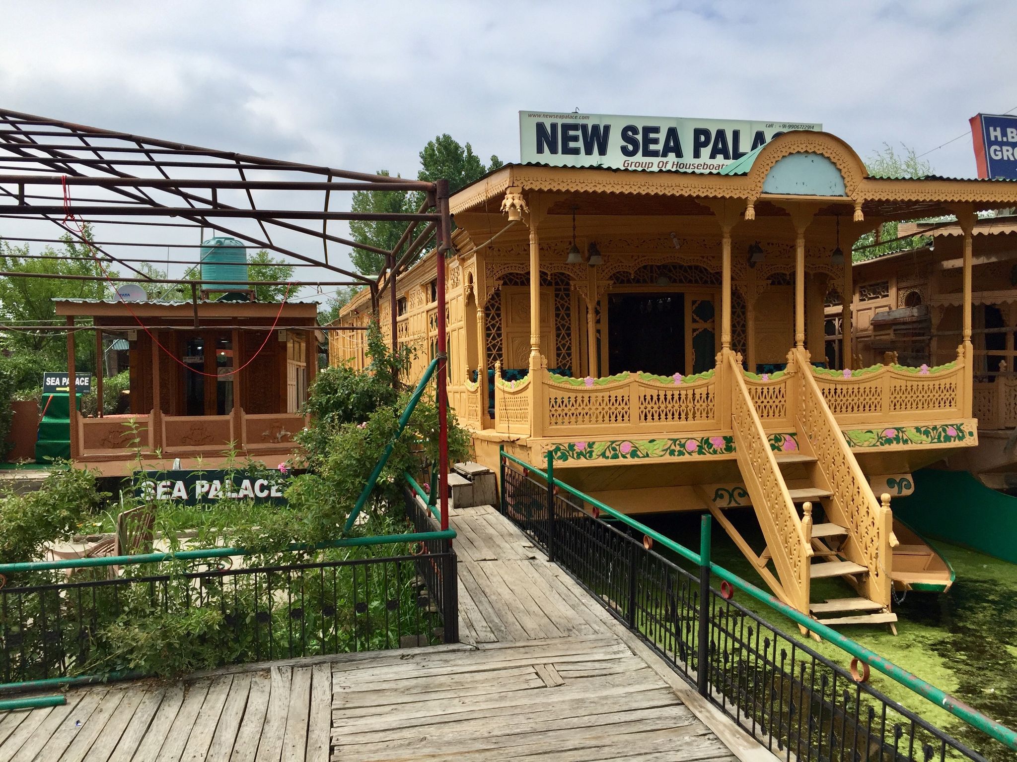 undefined New Sea Palace Houseboat