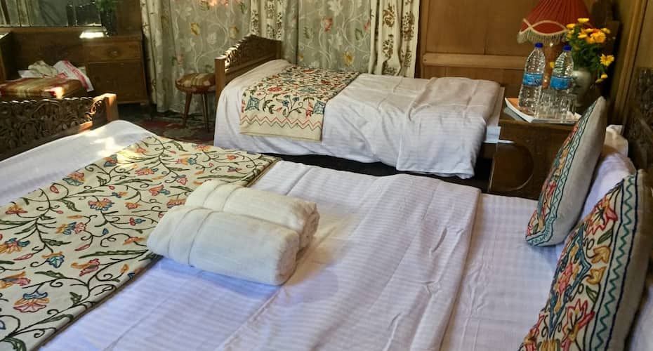 undefined New Sea Palace Houseboat 10