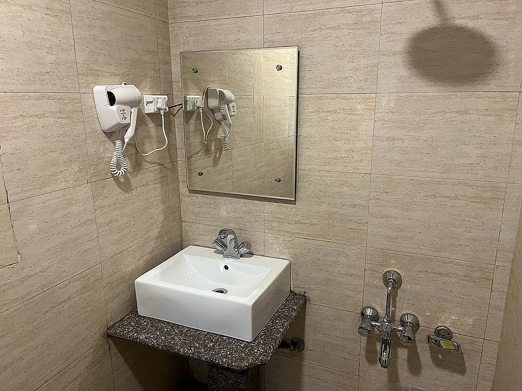 Lee Heritage (Central Heating & Air-conditioning) Deluxe Room Free WiFi 18