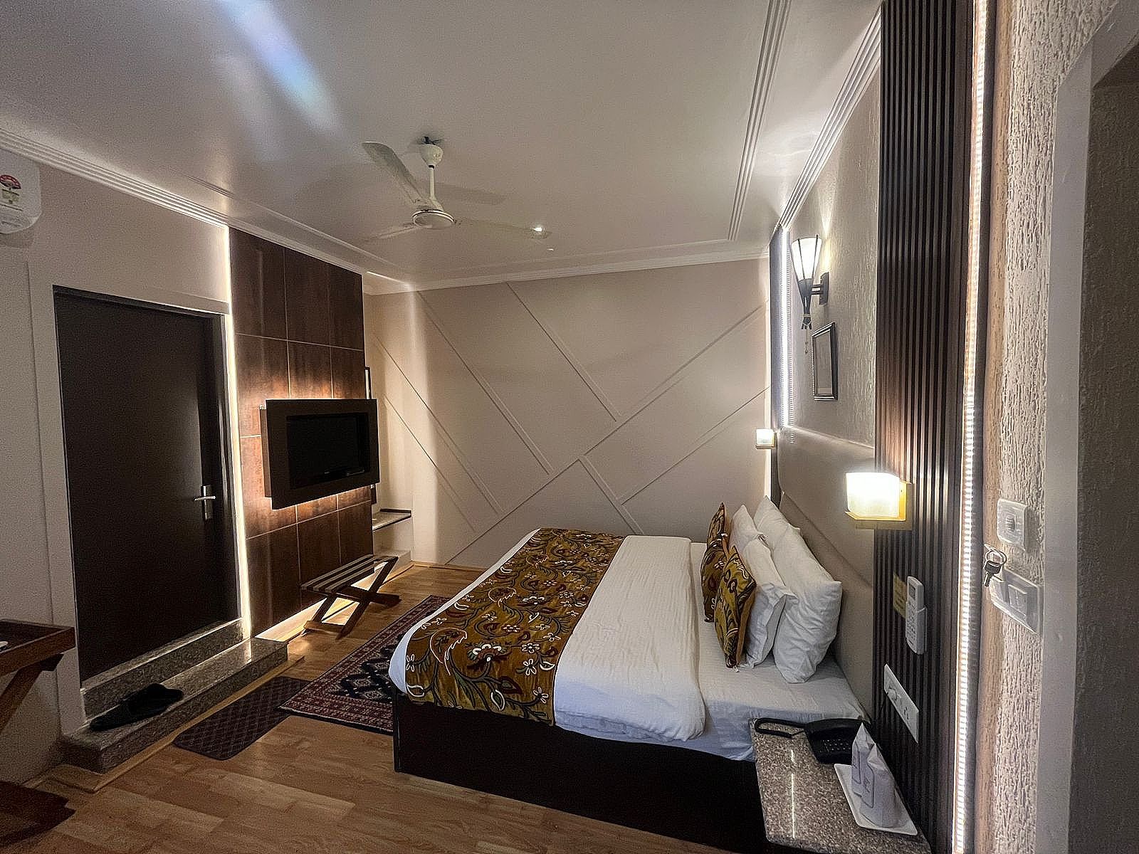 Lee Heritage (Central Heating & Air-conditioning) Deluxe Room Free WiFi 16