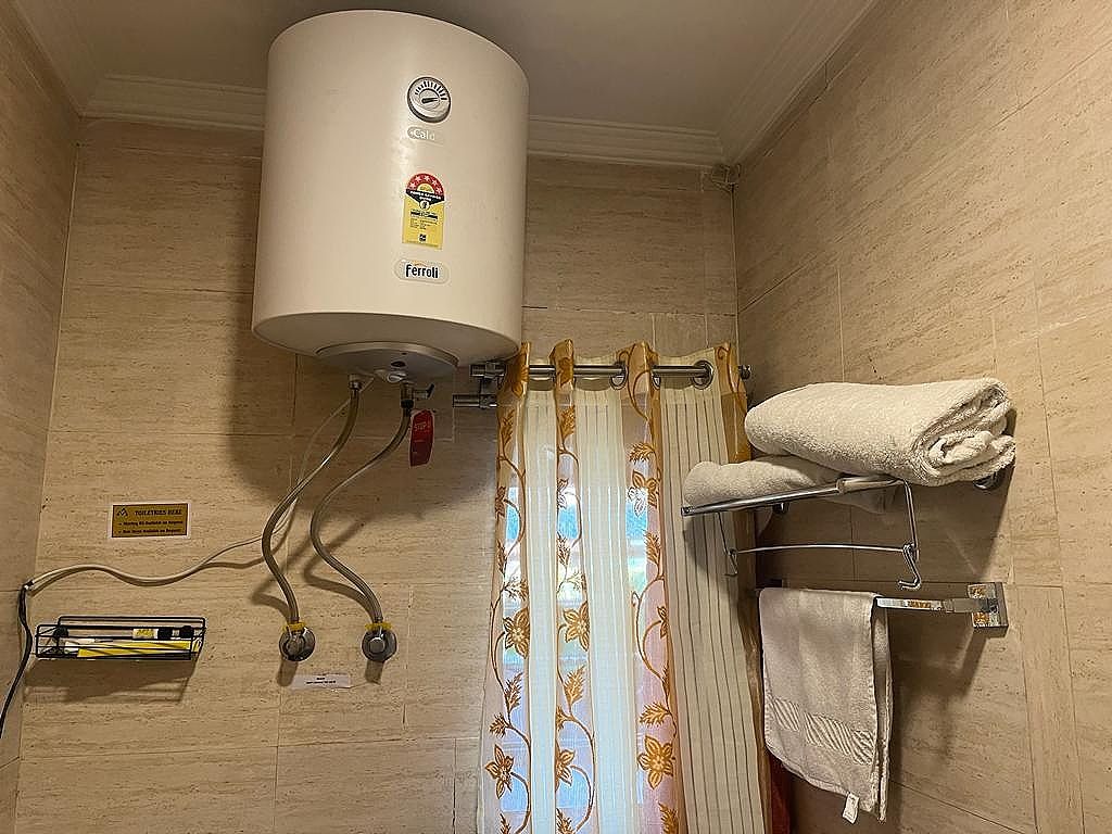 Lee Heritage (Central Heating & Air-conditioning) Deluxe Room Free WiFi 20