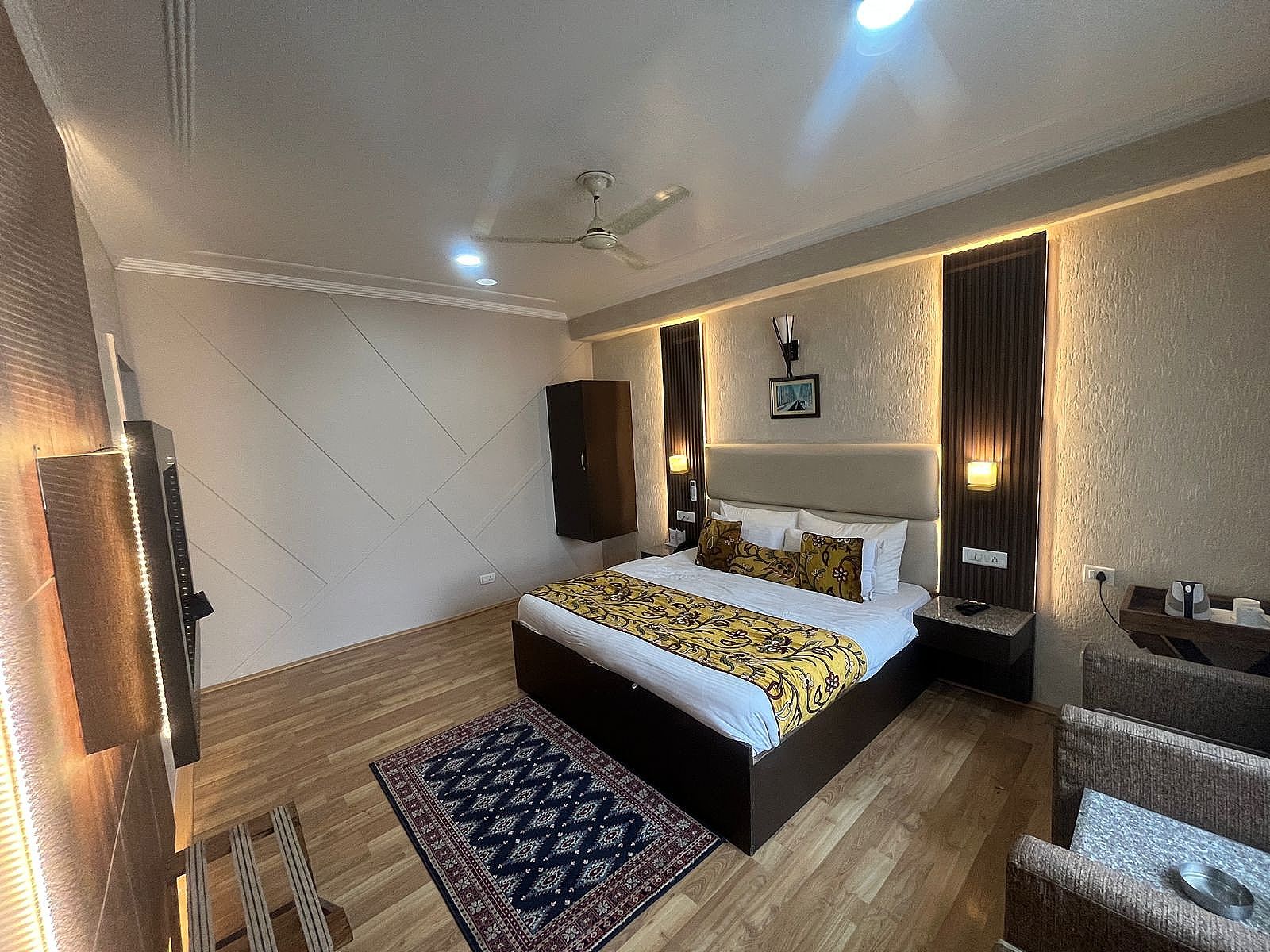 Lee Heritage (Central Heating & Air-conditioning) Deluxe Room Free WiFi 9
