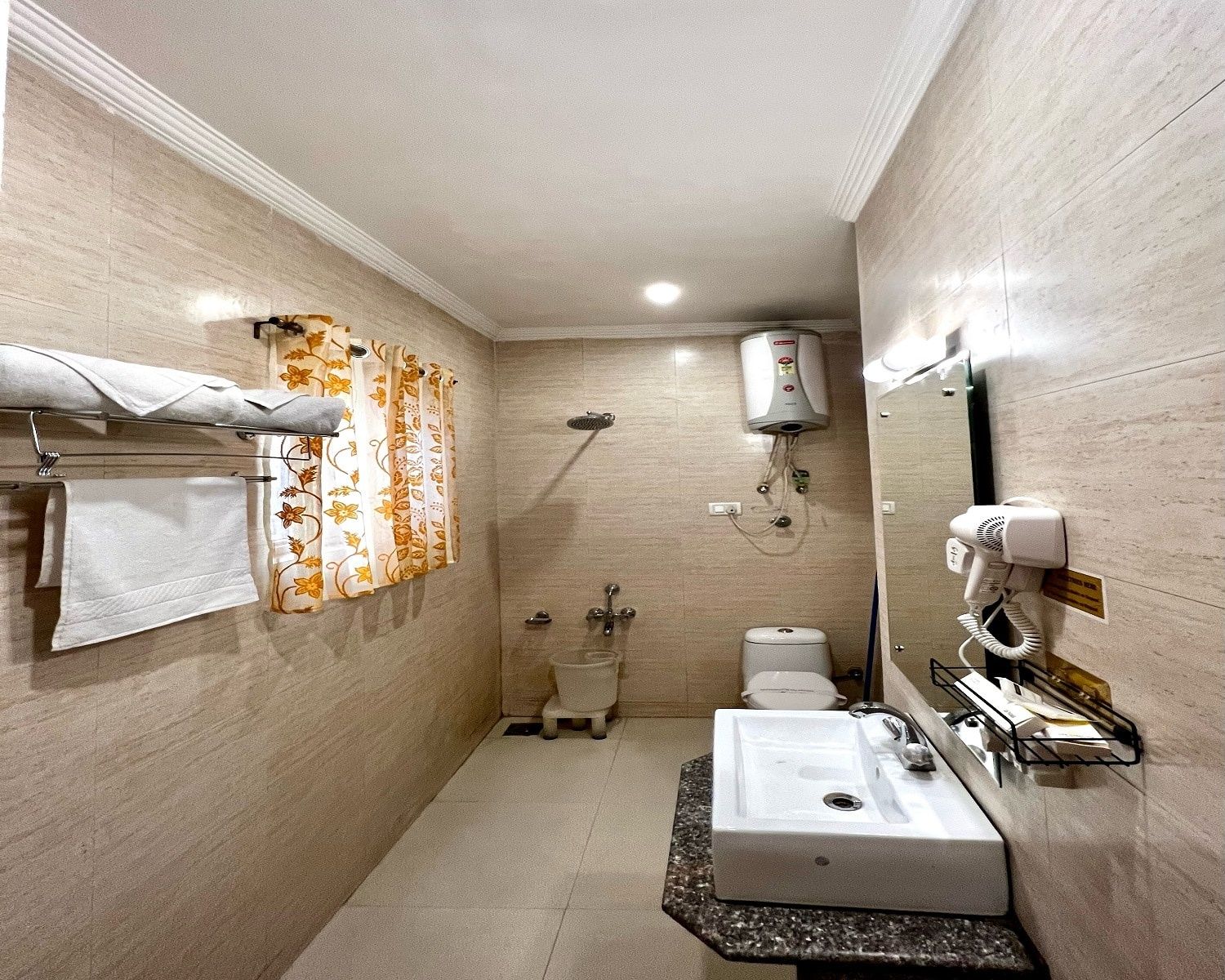 Lee Heritage (Central Heating & Air-conditioning) Deluxe Room Free WiFi 19