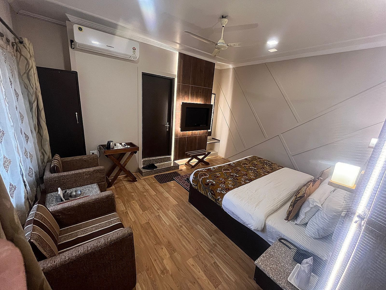 Lee Heritage (Central Heating & Air-conditioning) Deluxe Room Free WiFi 14