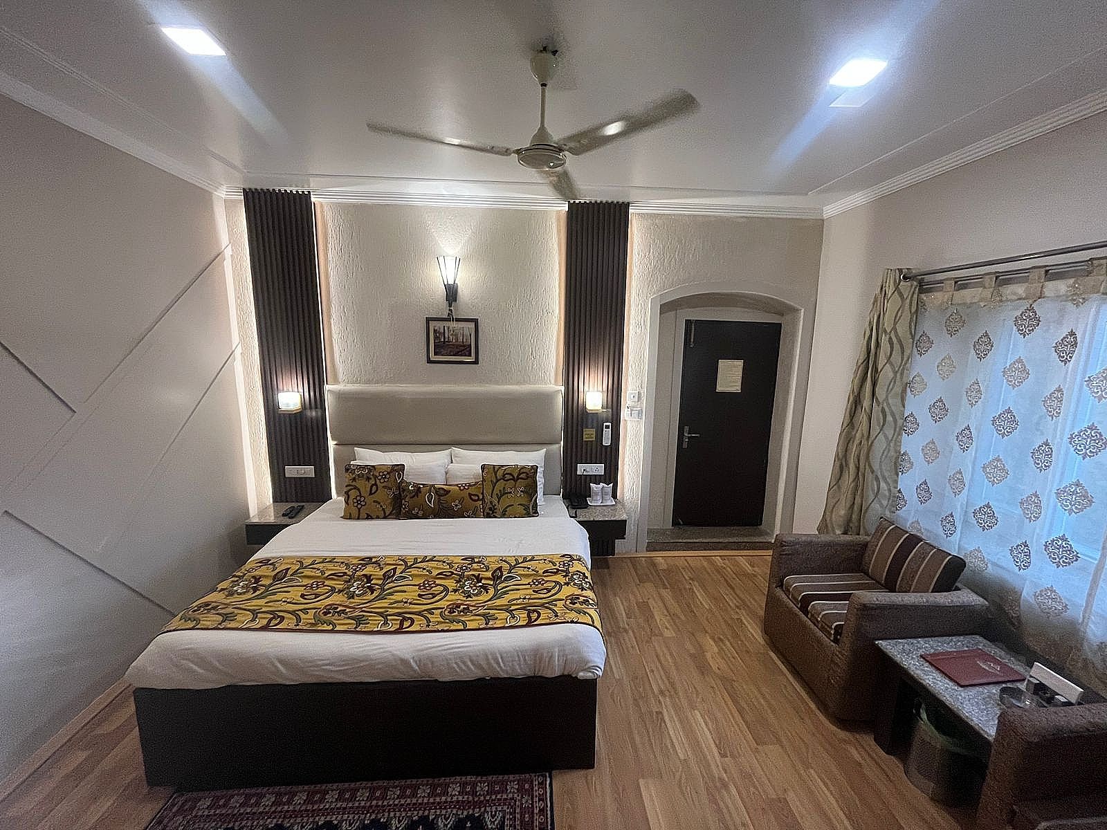 Lee Heritage (Central Heating & Air-conditioning) Deluxe Room Free WiFi 5