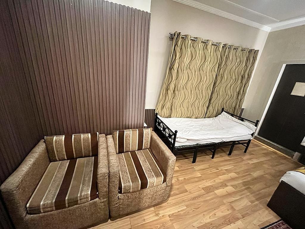 Lee Heritage (Central Heating & Air-conditioning) Deluxe Room Free WiFi 12