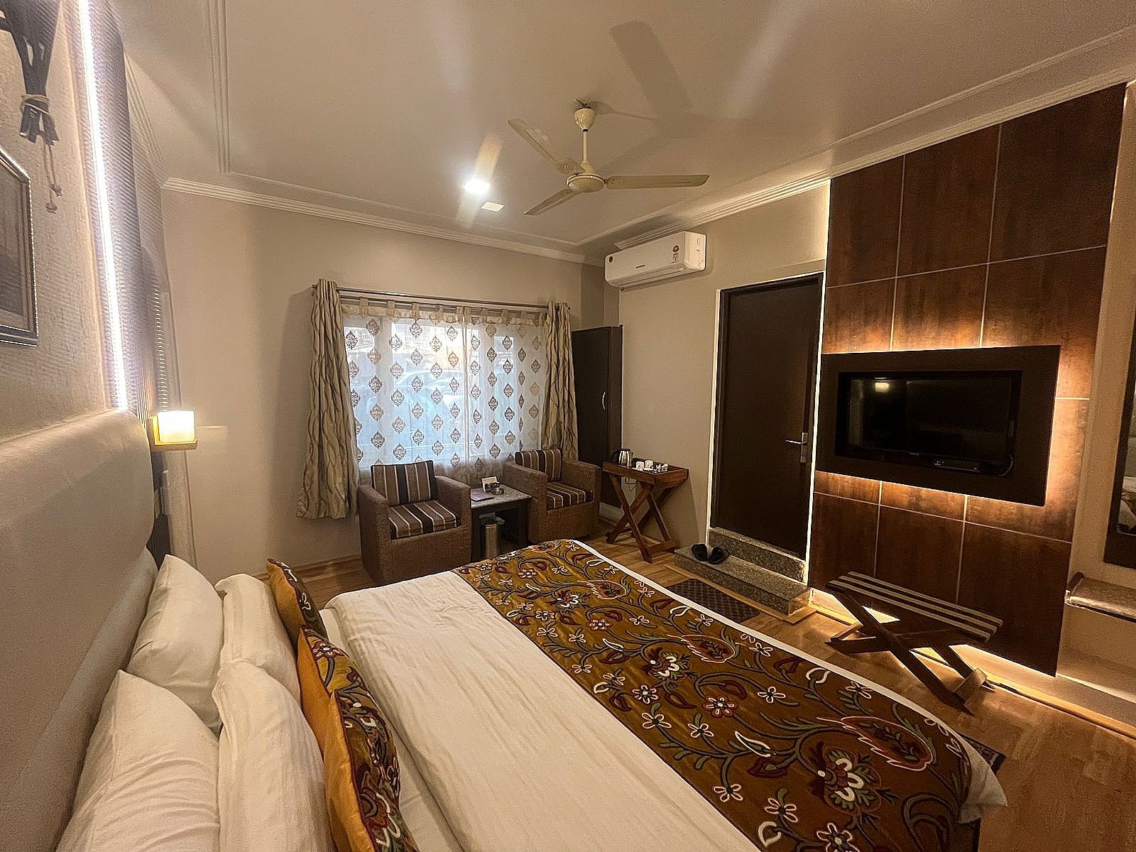 Lee Heritage (Central Heating & Air-conditioning) Deluxe Room Free WiFi 4