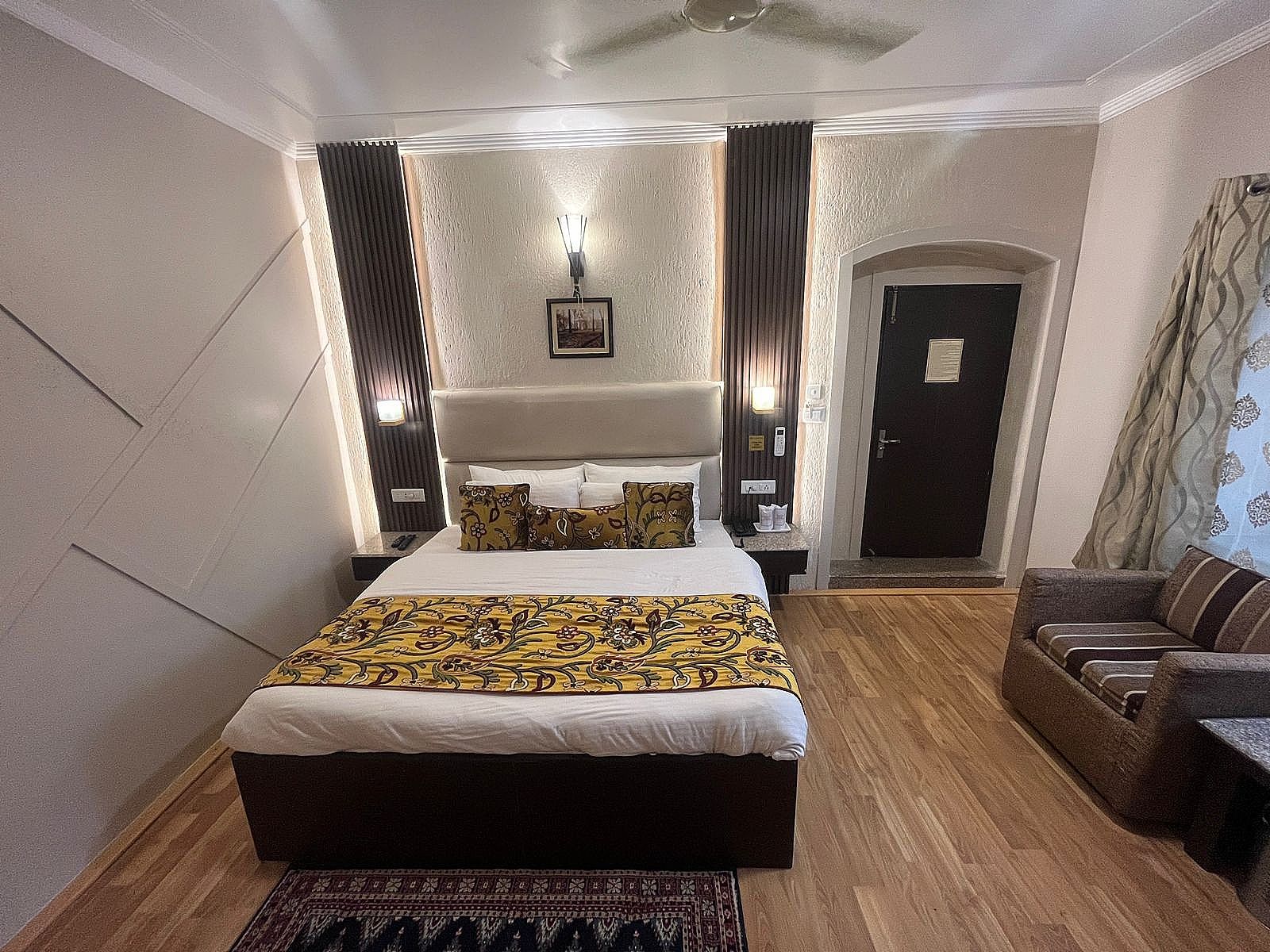 Lee Heritage (Central Heating & Air-conditioning) Deluxe Room Free WiFi 13