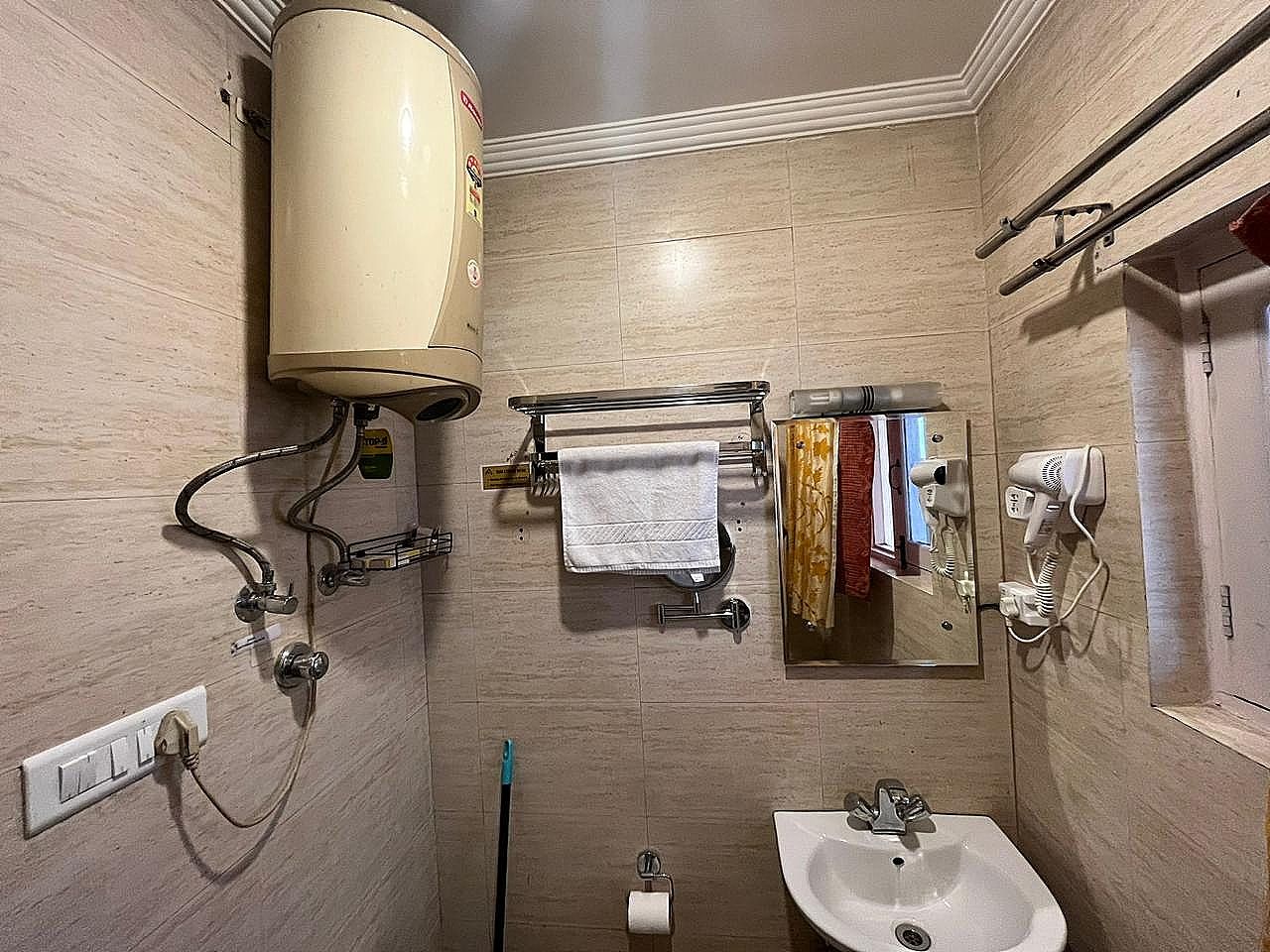 Lee Heritage (Central Heating & Air-conditioning) Deluxe Room Free WiFi 21