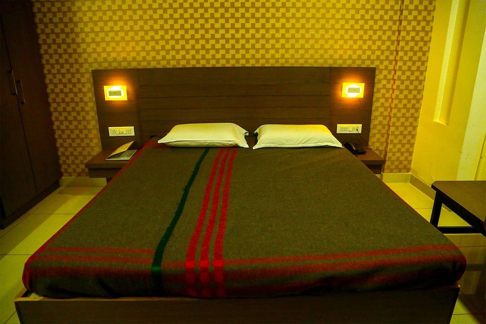 undefined Iroomz Hotel Pawan 8