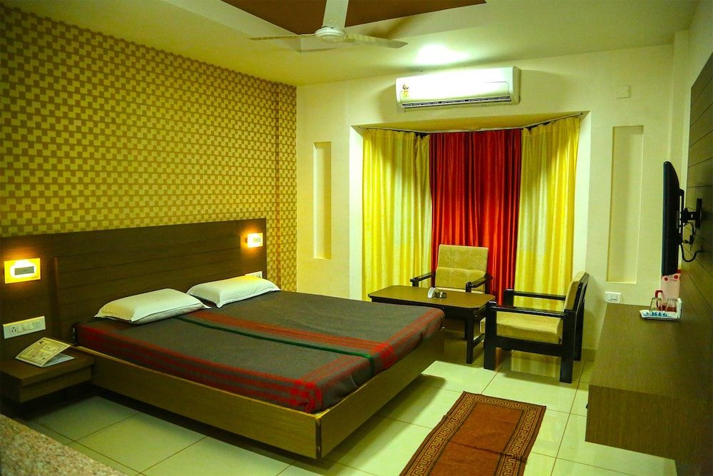 undefined Iroomz Hotel Pawan 6