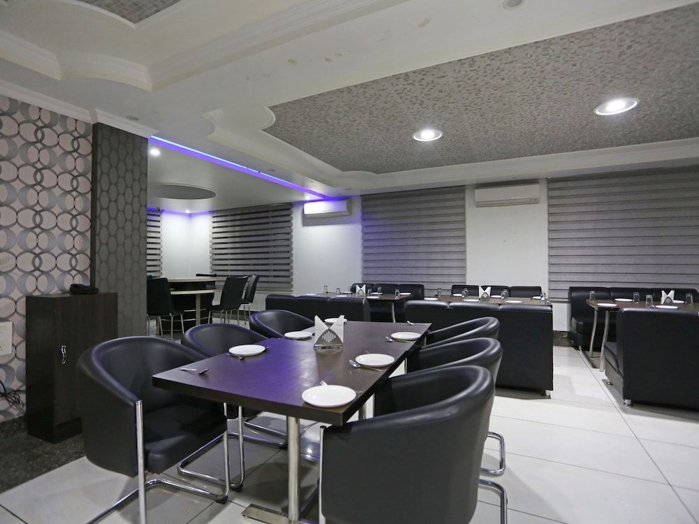 undefined OYO 4635 Sheetal Hotel 2