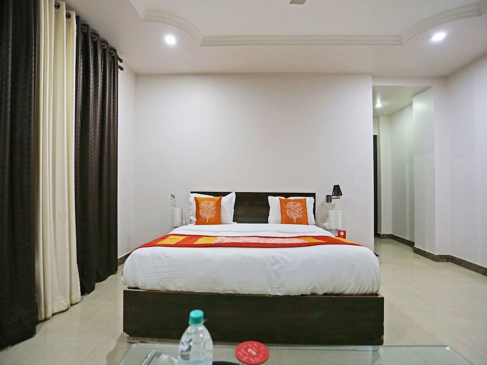 undefined OYO 4635 Sheetal Hotel 8
