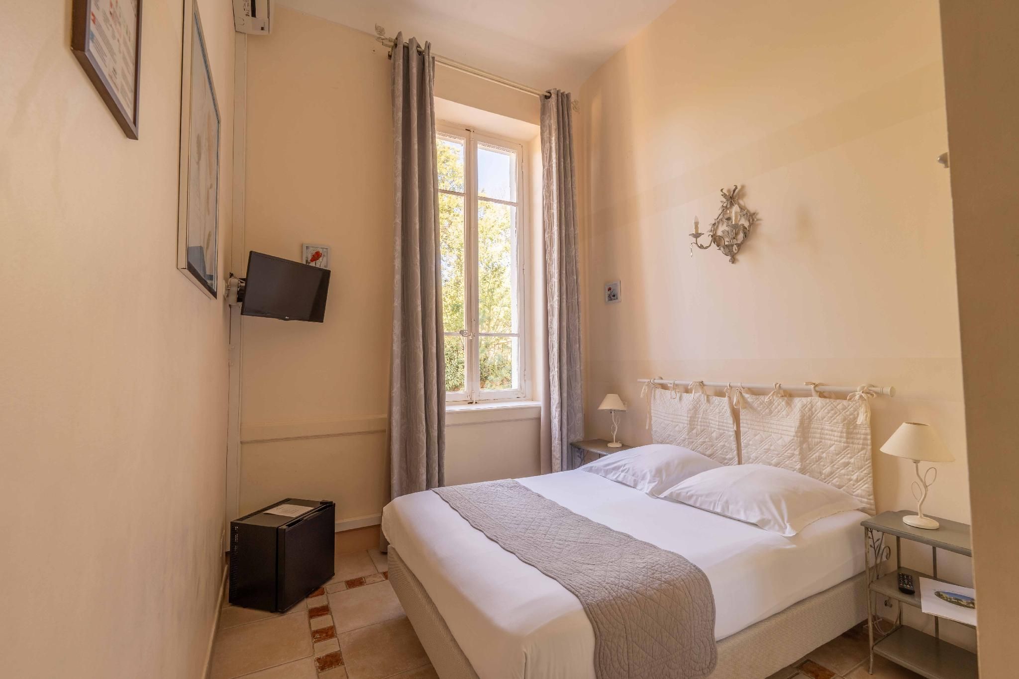Small Double Room Hill Side