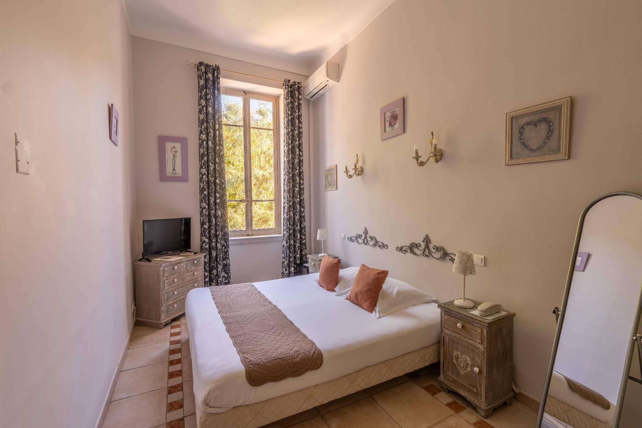 Small Double Room Hill Side