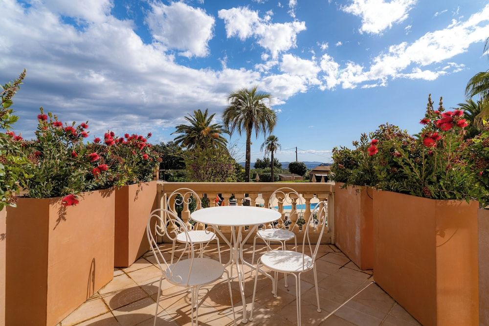 Double Confort Room with Terrace, park & pool view