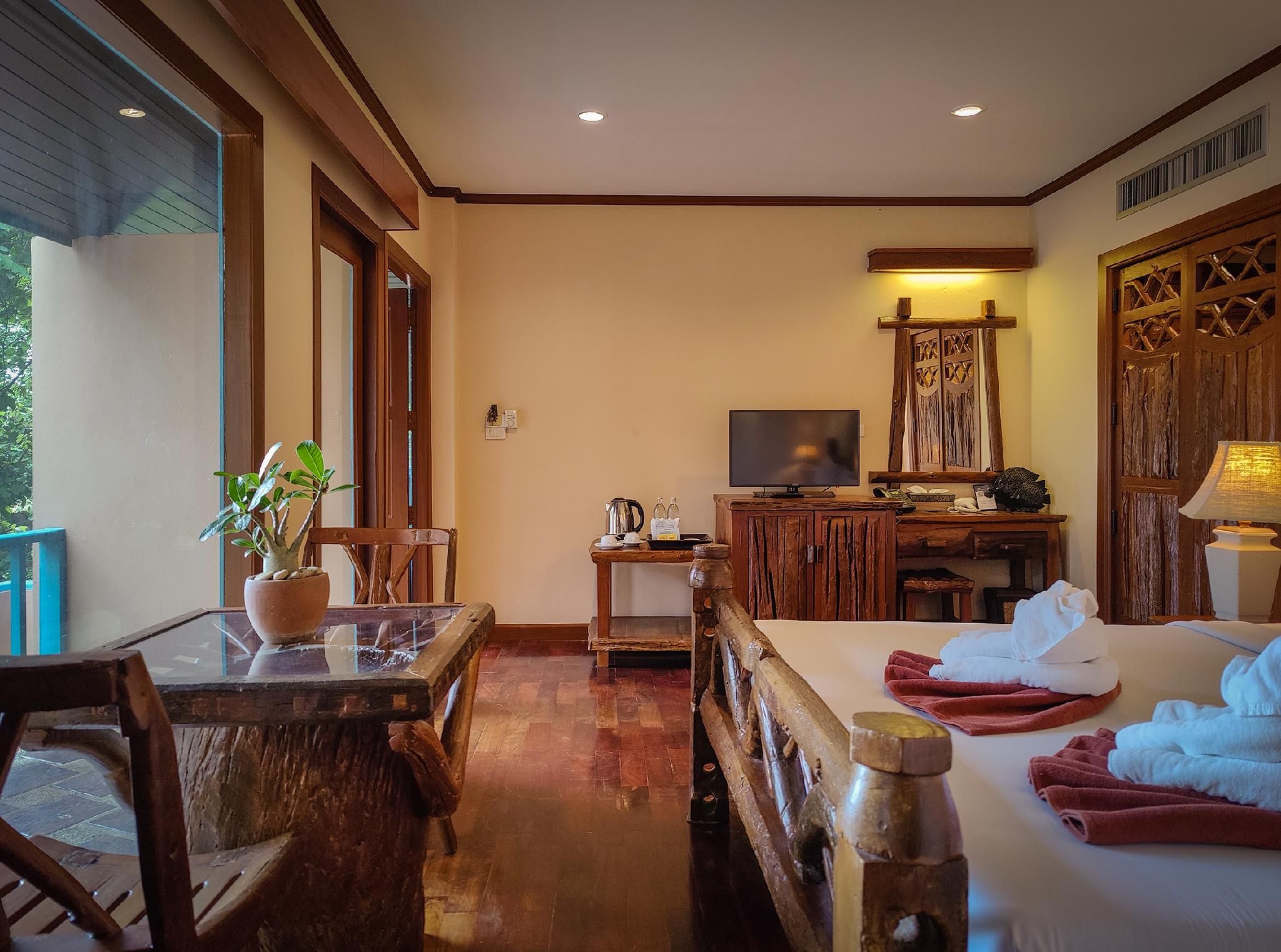 2 Bedroom Family Suite- Jacuzzi