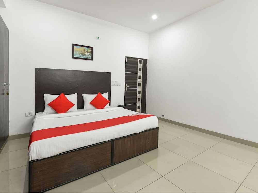 OYO 13025 Petals Inn Standard Room 20