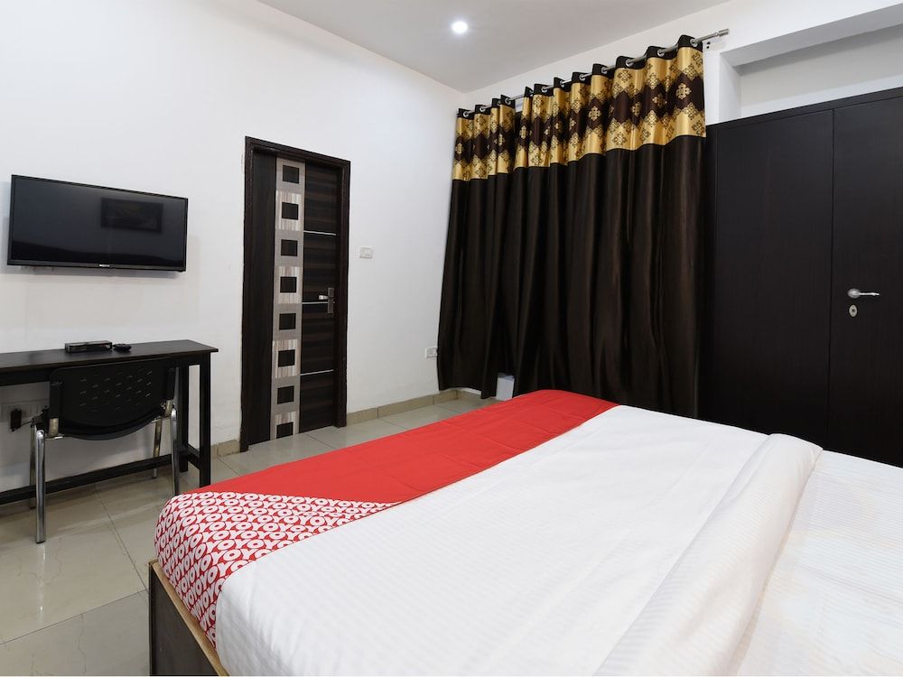 OYO 13025 Petals Inn Standard Room